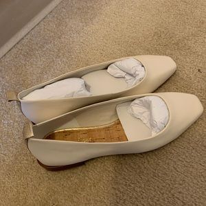 Elyn flat shoes